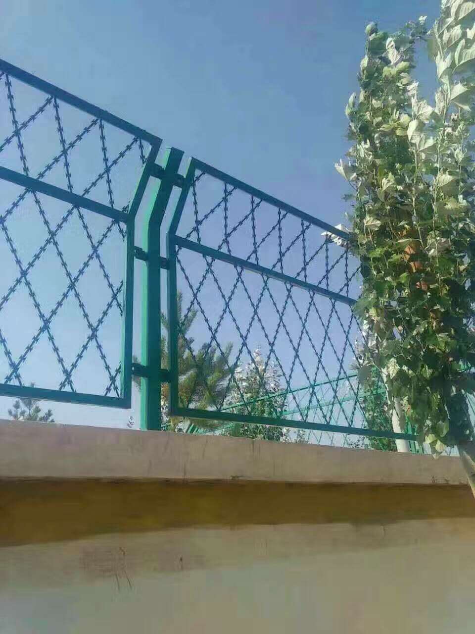 監獄護欄網上必須添加刀片刺繩的原因？